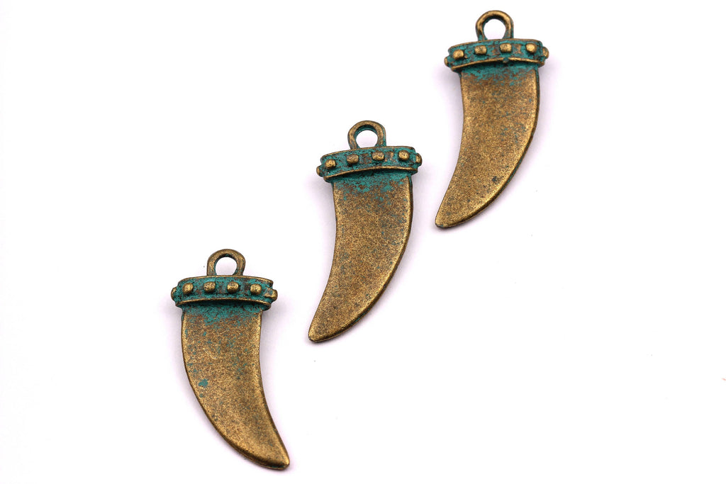 Faux Patina Pendant - Horn Shaped - Alloy Charms - Antique Bronze Tone Necklace - Zinc Alloy Beads - Jewelry Supplies - 30x15x2mm ZZ1094 - DOMEDBAZAAR