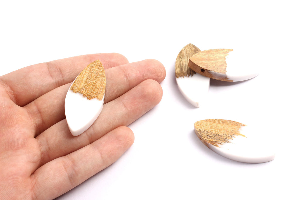 Griding Glue Oak Bark Wood Pendant - Oak Bark Griding Glue - White Griding Glue Pendant - 43.62x20.7x6.63mm - BB1043A - DOMEDBAZAAR