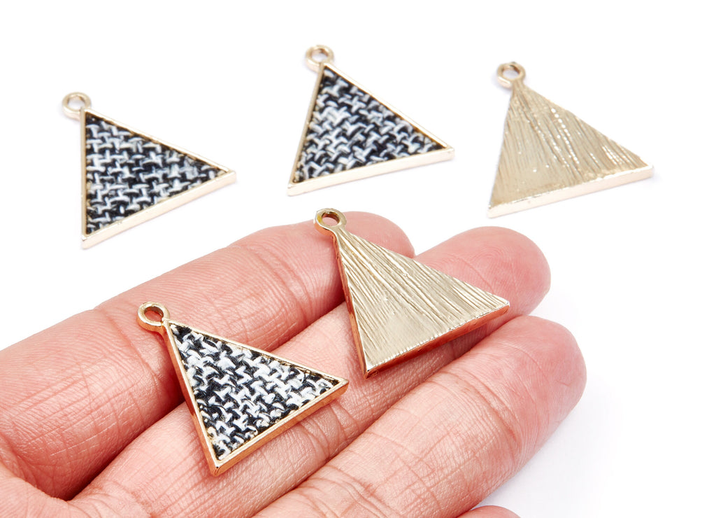 Triangle Shaped Charms - Zinc Alloy Earring Findings - Gold Tone Connector - Alloy Pendant for Necklace - 26,72x26,2x2,34mm - ZZ1223B - DOMEDBAZAAR
