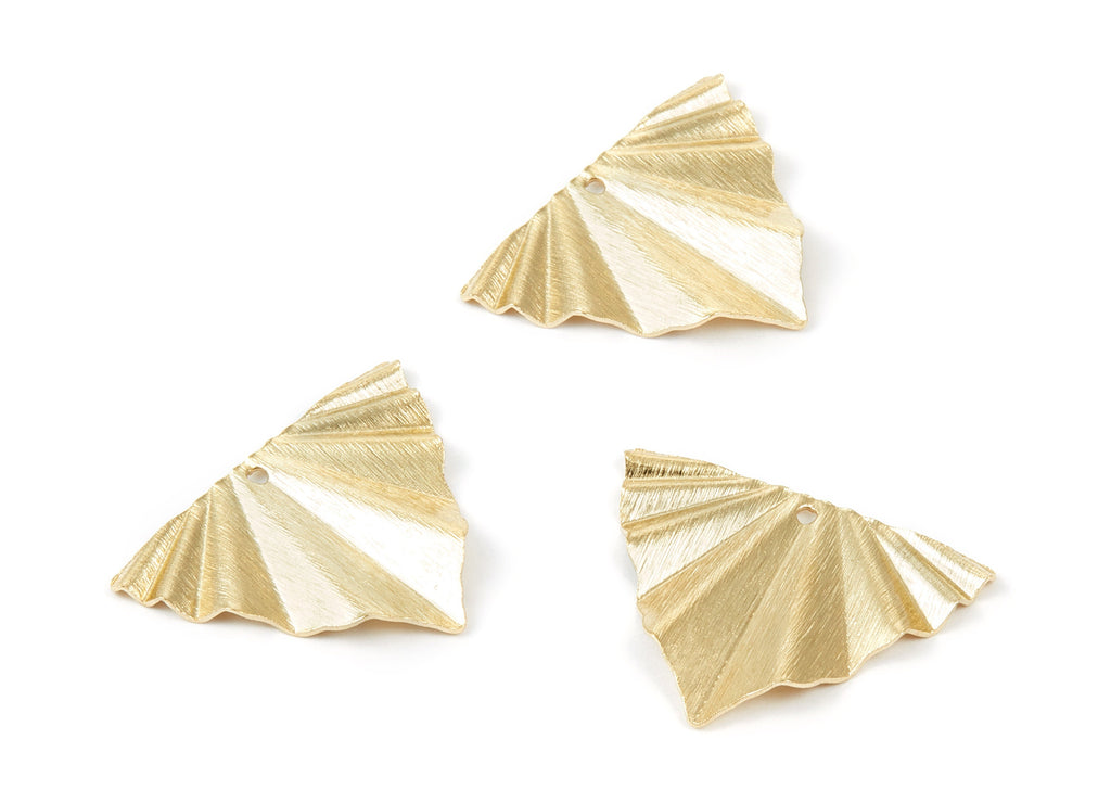 Brass Textured Triangle Charms - Textured Triangle Shaped Raw Brass Pendant - Jewelry Supplies - 28,84x21,86x2,37mm - PP1813 - DOMEDBAZAAR