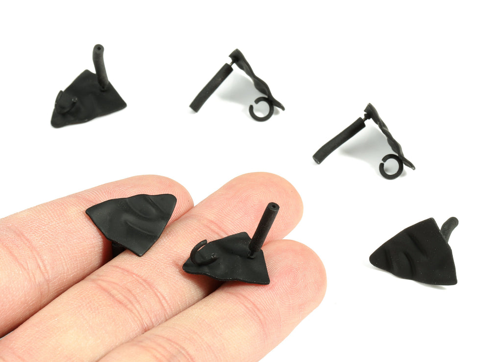 Alloy Triangle Stud Earring With Loop - Zinc Alloy Triangle Wavy Earring Post - Matte Black Tone Plated - 16.94x14.52x1.7mm - ZZ1604 - DOMEDBAZAAR