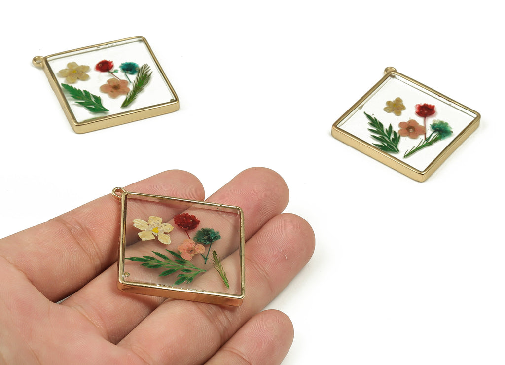 Epoxy Resin Square Real Flower Charms - Narcissu&Babysbreath - Black Pout Leaf Pendant - Gold Tone Plated Alloy - 50.53x46.67x4.5mm - ZZ1852 - DOMEDBAZAAR