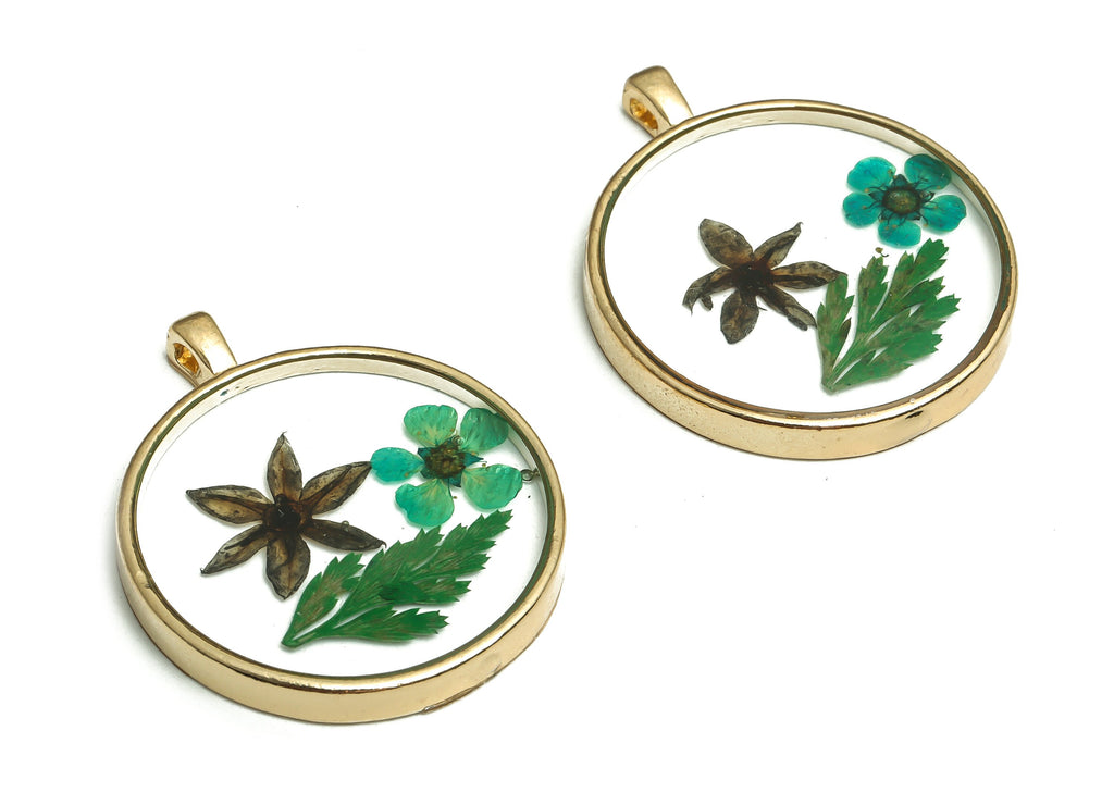 Epoxy Resin Round Real Flower Charms - Leek Flower - Narcissus Flower - Lace Flower Charms - Gold Tone Plated Alloy -35x28.8x4.2mm- ZZ1944 - DOMEDBAZAAR